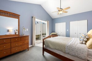 Bügeleisen/Bügelbrett, Reisekinderbett, kostenloses WLAN, Bettwäsche