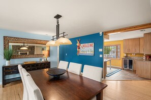 Dining - Hot tub, heated pool, great getaway in New Buffalo (New Buffalo)