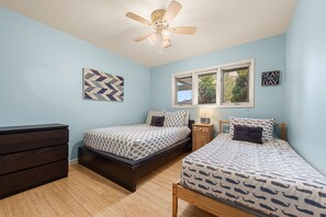 Bügeleisen/Bügelbrett, Reisekinderbett, kostenloses WLAN, Bettwäsche