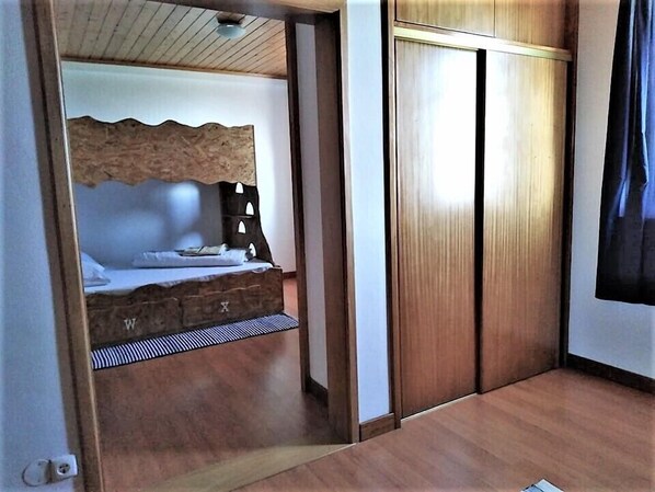 Superior Shared Dormitory | In-room safe, blackout drapes, iron/ironing board, free WiFi - Guest House Host O Morro - Hostel (Horta)