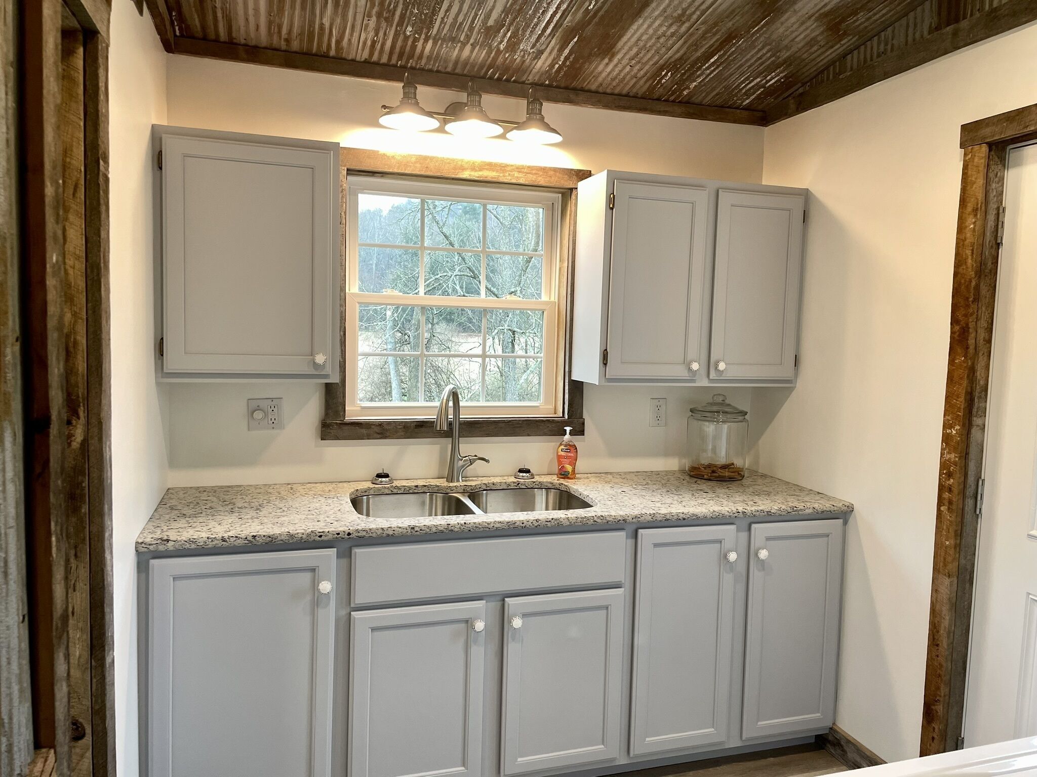 Newly renovated Farmhouse near Little Buffalo State Park