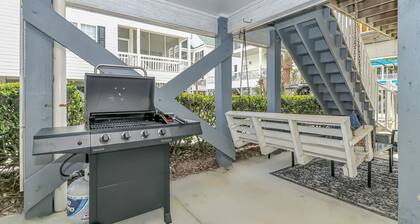 Steps to the beach/ Pool/ Ensuite bathrooms /Arcade/ beautiful safe community