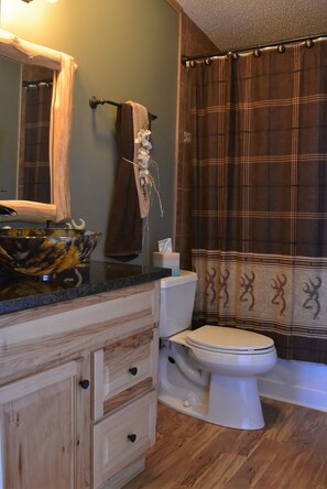Hair dryer, towels, soap, toilet paper - Private Ranch House (Livermore)