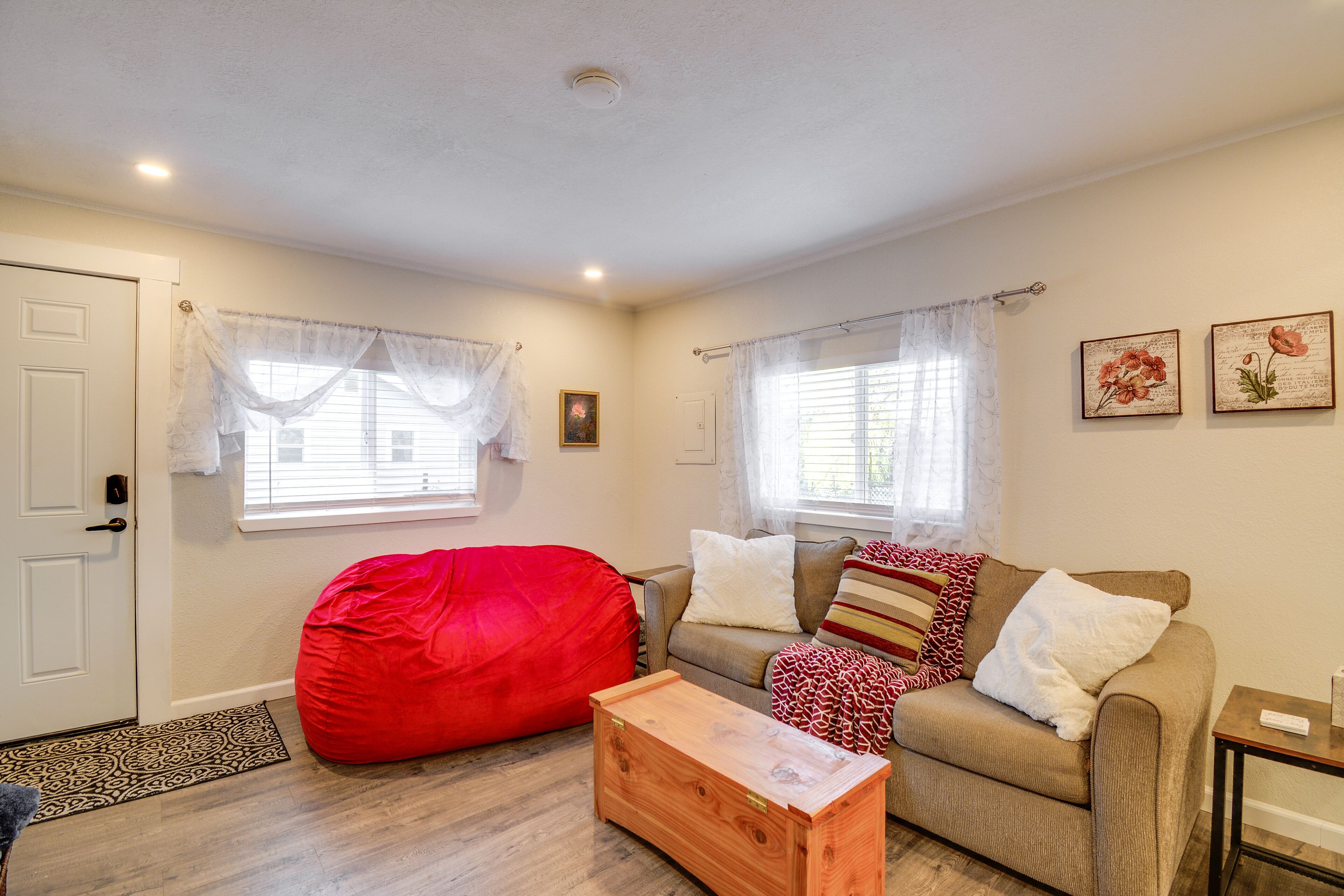 Bremerton Vacation Rental Near Hiking & Downtown