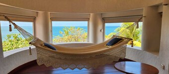 Casa Lighthouse beachfront with pool and a 3rd story view outdeck