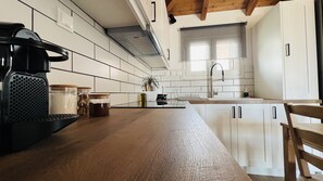 Fridge, oven, coffee/tea maker, electric kettle