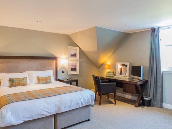 3 bedrooms, in-room safe, iron/ironing board, WiFi