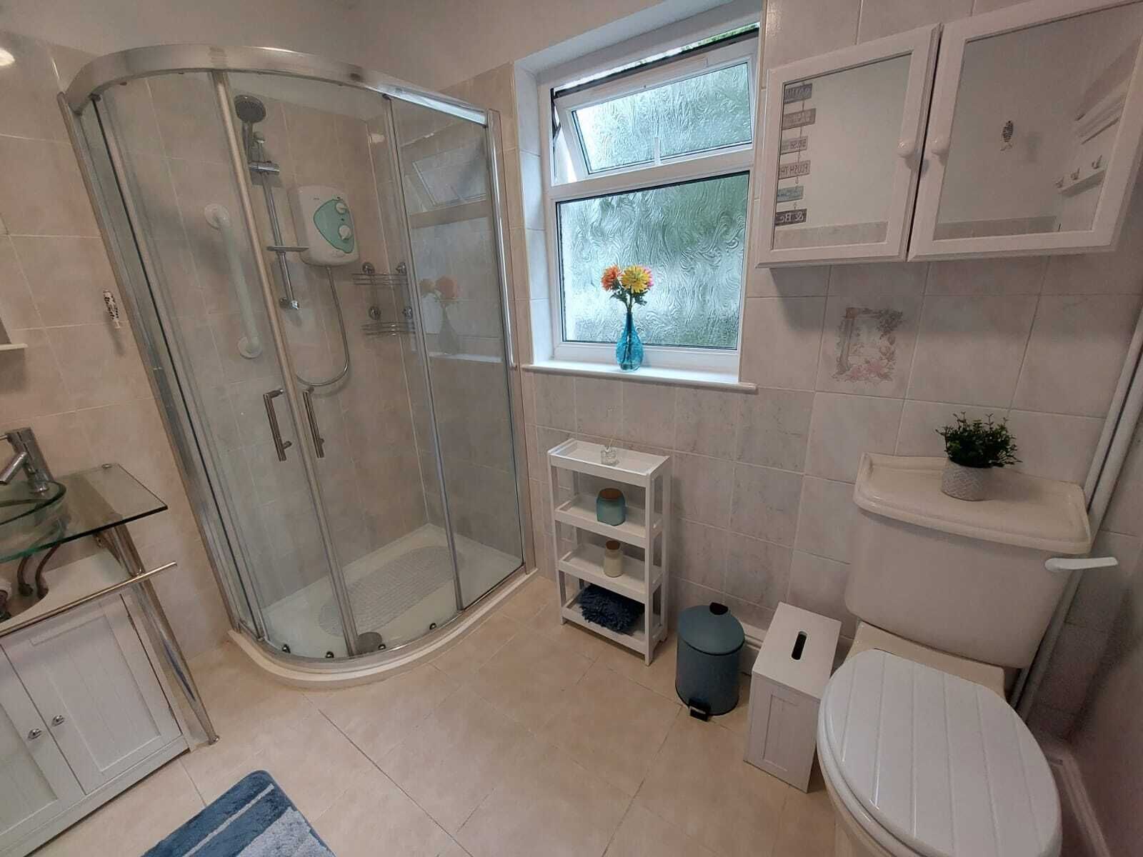 Shower, hair dryer, towels, shampoo