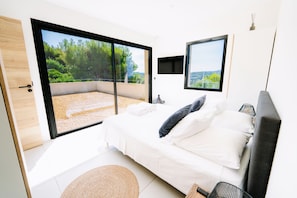 4 bedrooms, iron/ironing board, travel cot, free WiFi