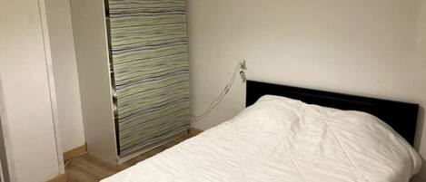 2 bedrooms, iron/ironing board