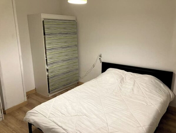 2 bedrooms, iron/ironing board