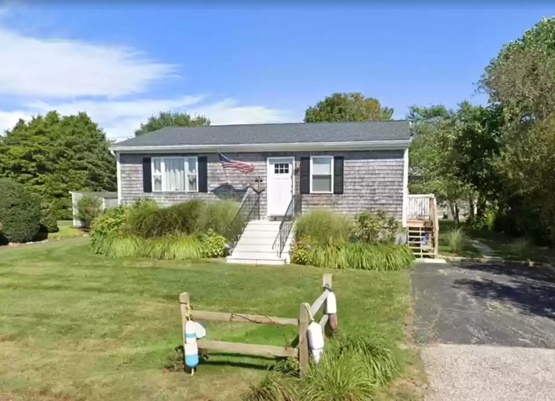 Comfy Cozy Updated Home by Scarborough Beach