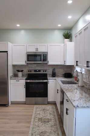 Microonde, forno, piano cottura, lavastoviglie