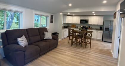 2-bedroom vacation home 25 minutes from Acadia National Park