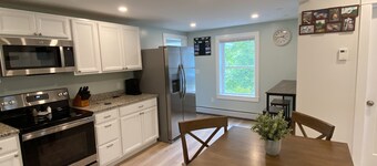 2-bedroom vacation home 25 minutes from Acadia National Park