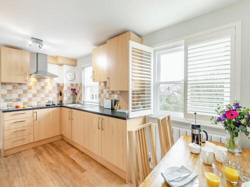 3 bedroom accommodation in New Mills