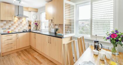 3 bedroom accommodation in New Mills