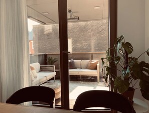 Smart TV - Large, modern East London Apartment with two big balconies (London)