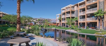 Minutes from COACHELLA 3 bedroom 3 bathroom PENTHOUSE suite!