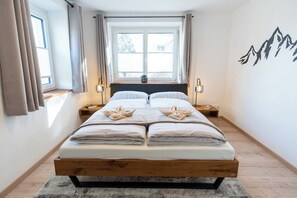 1 bedroom, travel crib, WiFi, bed sheets
