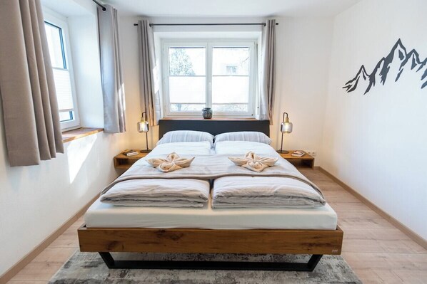 1 bedroom, travel cot, WiFi, bed sheets
