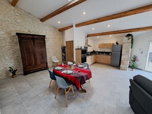 Dining - Rudelle house jacuzzi and private pool (Thénac)