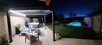 Rudelle house jacuzzi and private pool