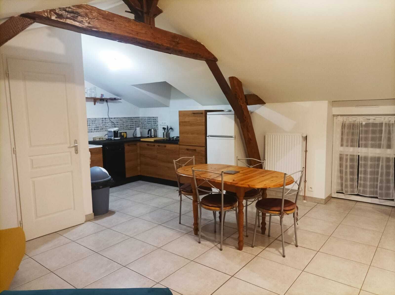 Réfrigérateur, micro-ondes, plaque de cuisson, lave-vaisselle