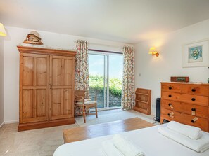 3 bedrooms, free WiFi, bed sheets