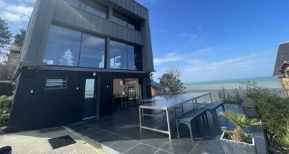 Unique!!! Exceptional clifftop villa with sea view. Elevator in the villa.