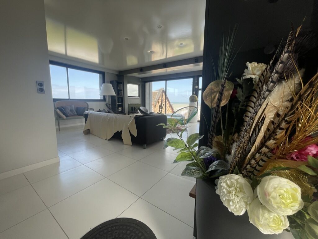 Unique!!! Exceptionnelle villa sur la falaise, vue mer. Ascenseur dans la villa.