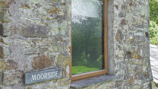 A stone building with a window and a sign that reads "MOORSIDE". - 1 bedroom accommodation in Lostwithiel (Lostwithiel)