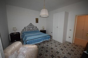 3 bedrooms, travel crib, free WiFi, bed sheets