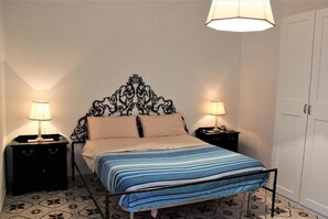 3 bedrooms, travel cot, free WiFi, bed sheets