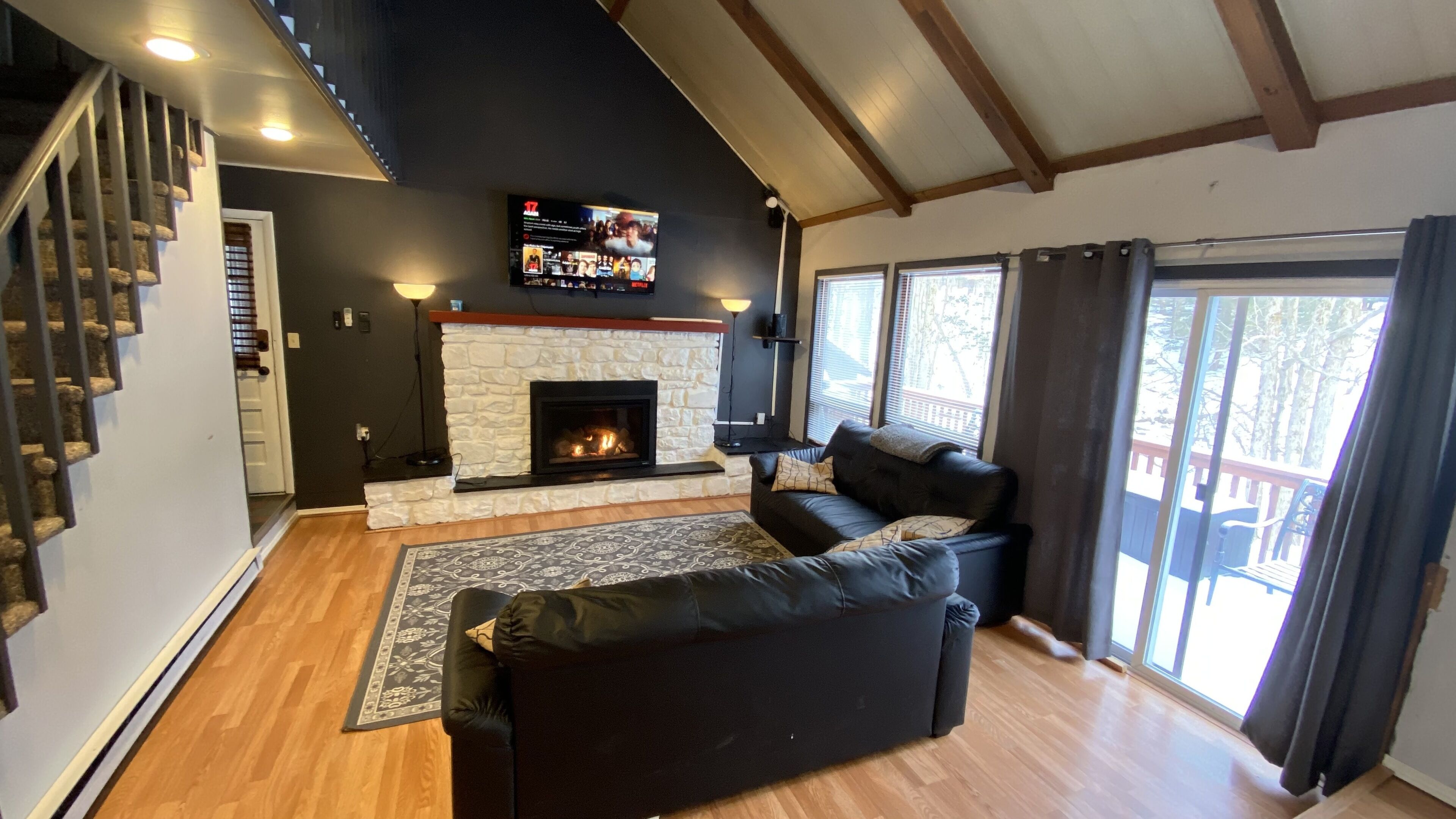 Pocono Mountain Retreat with Hottub, Game Room ,Fire Pit and Beach Access