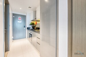 Kühlschrank, Mikrowelle, Ofen, Wasserkocher