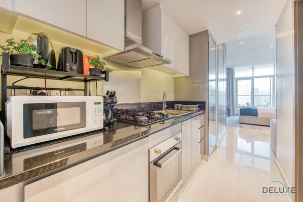 ثلاجة، ميكروويف، فرن، غلّاية كهربائية