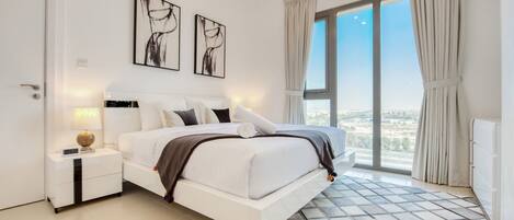 2 makuuhuonetta, tallelokero huoneessa, silitysrauta/-lauta