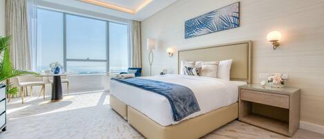 Planxa i posts de planxar, wifi gratuïta i roba de llit