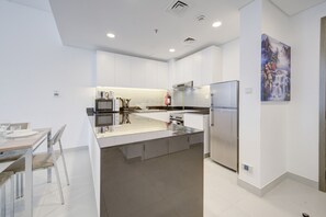 Kühlschrank, Mikrowelle, Ofen, Wasserkocher