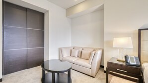 Unclassified image, 4 of 18, button - Aloft Studio at The Address Residences Dubai Marina by Deluxe Holiday Homes (Dubai)