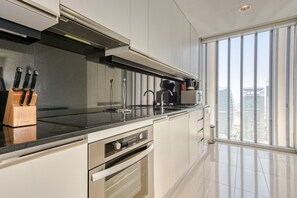 冰箱、微波炉、烤箱、洗碗机