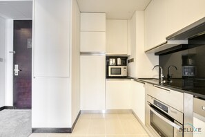 Microwave, oven, dishwasher, coffee/tea maker - Upscale Studio at The Address Residences Dubai Marina by Deluxe Holiday Homes (Dubai)
