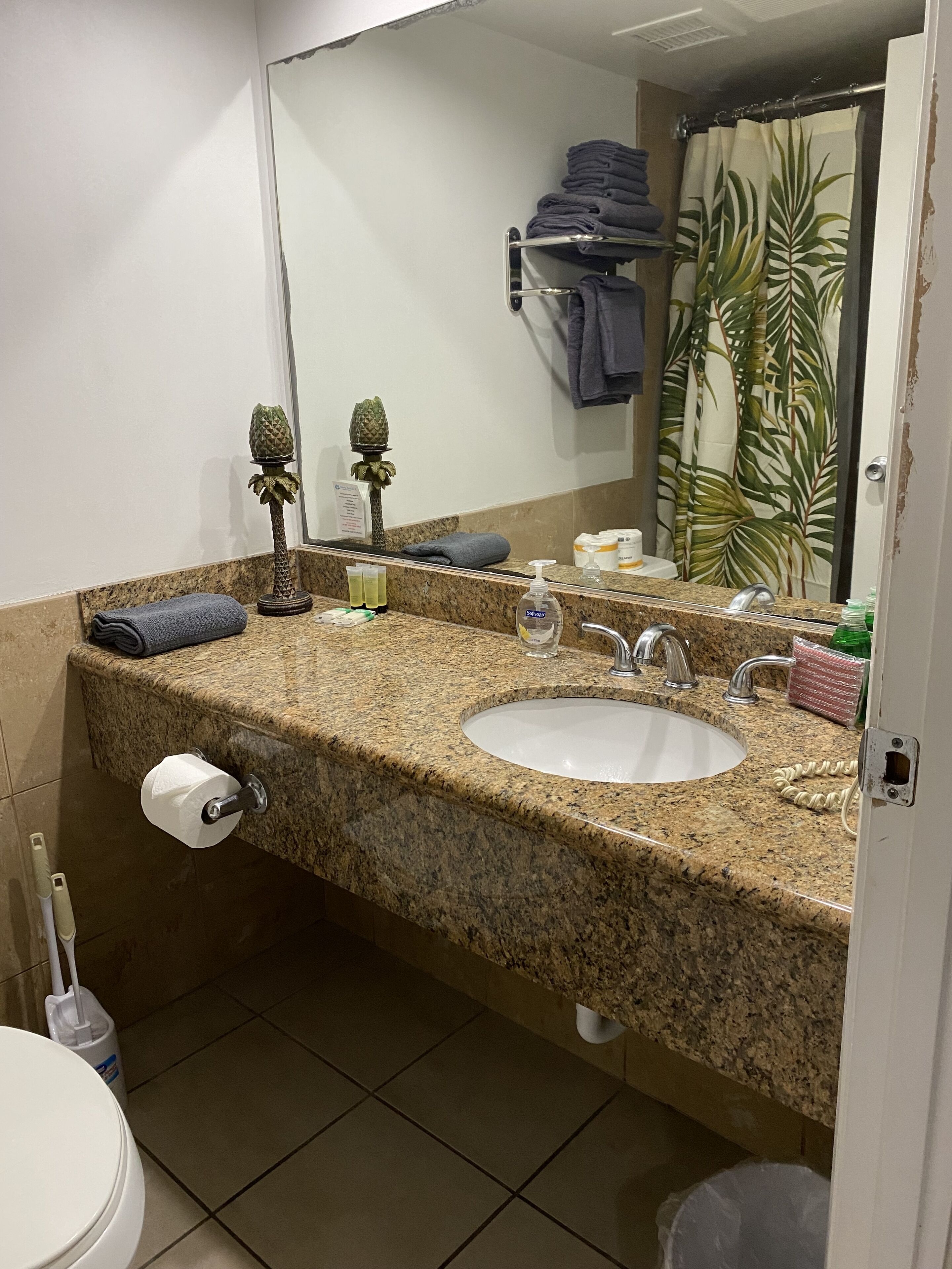 Aqua Palms Waikiki FREE PARKING, Across Hilton Village