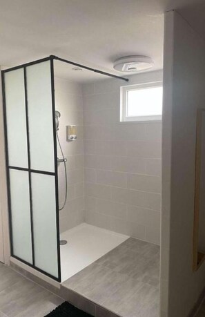 Shower, towels, soap, shampoo