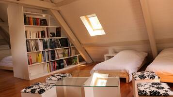 6 bedrooms, iron/ironing board, travel crib, free WiFi