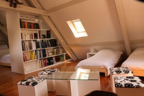 6 bedrooms, iron/ironing board, travel crib, free WiFi - Le clos Charmarin, between city center and countryside (Besançon)
