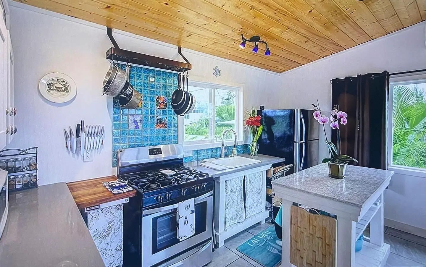 Private, quiet, ocean view home. 5 minutes from the beach!