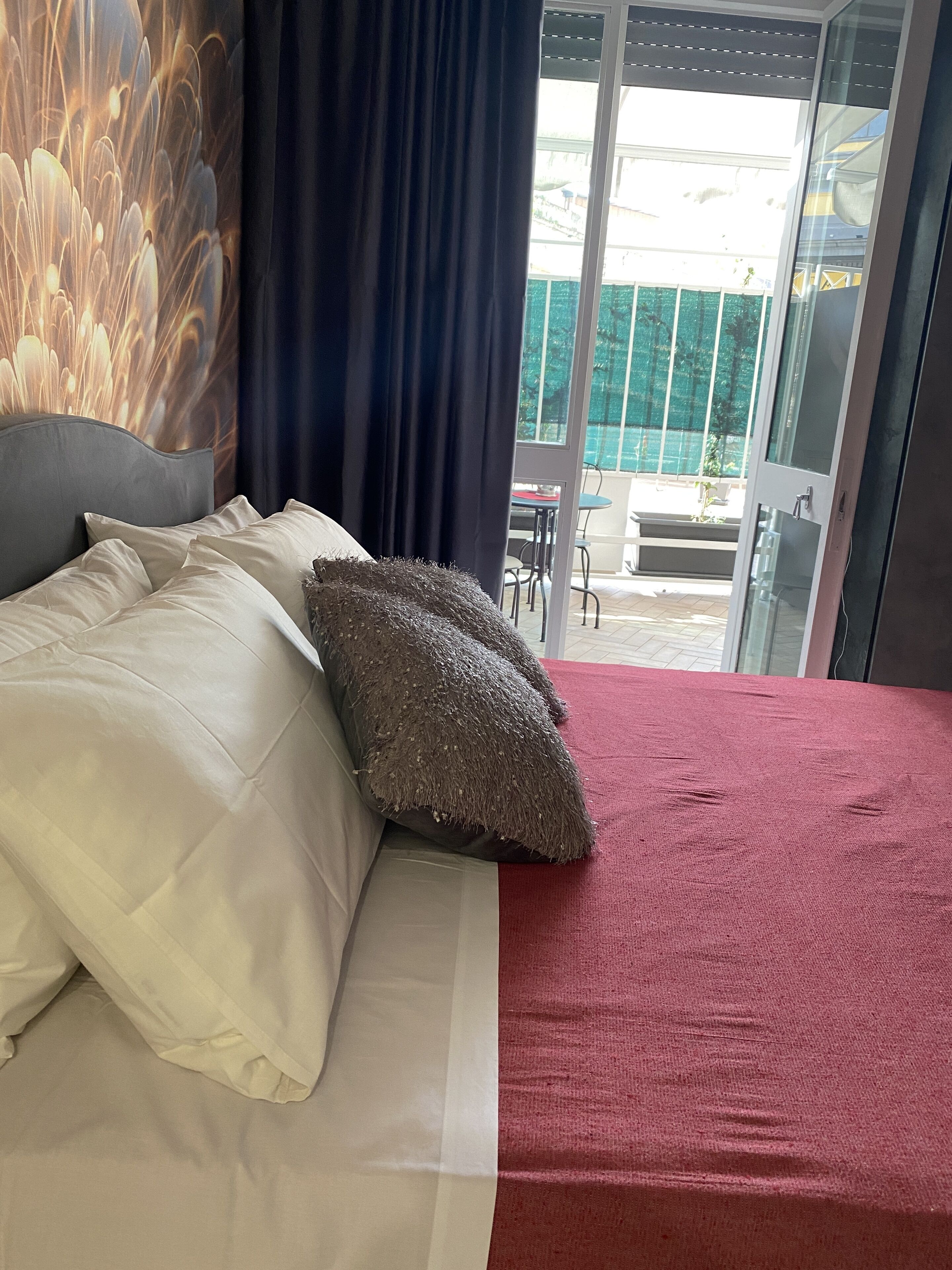 Quarto superior | Cortinas blackout, Wi-Fi de cortesia, roupa de cama