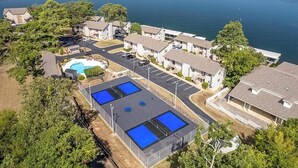 Exterior - Beautiful Poolside Condo Located on Lake Hamilton (Hot Springs)
